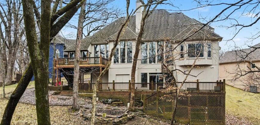 5529 Sleepy Hollow Drive, Parkville, MO 64152