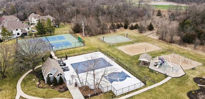 5529 Sleepy Hollow Drive, Parkville, MO 64152