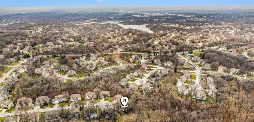 5529 Sleepy Hollow Drive, Parkville, MO 64152