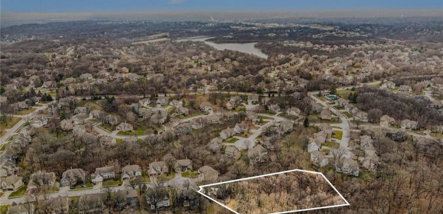 5529 Sleepy Hollow Drive, Parkville, MO 64152