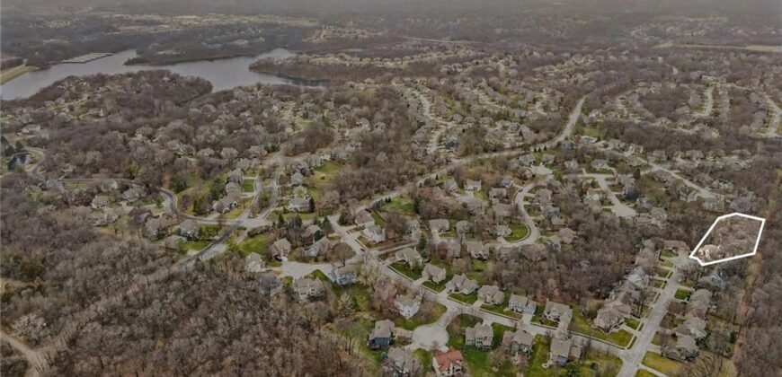 5529 Sleepy Hollow Drive, Parkville, MO 64152