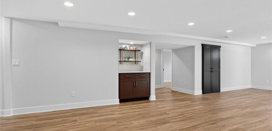 8206 NW Miami Street, Weatherby Lake, MO 64152