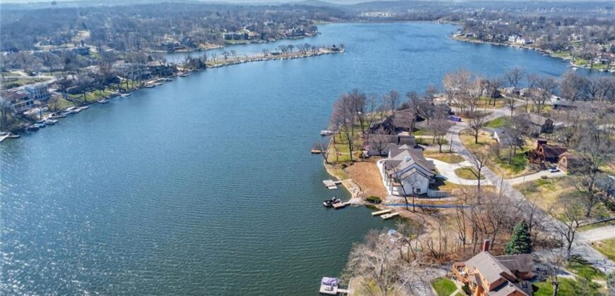 8206 NW Miami Street, Weatherby Lake, MO 64152