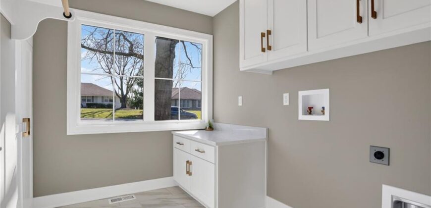 8206 NW Miami Street, Weatherby Lake, MO 64152