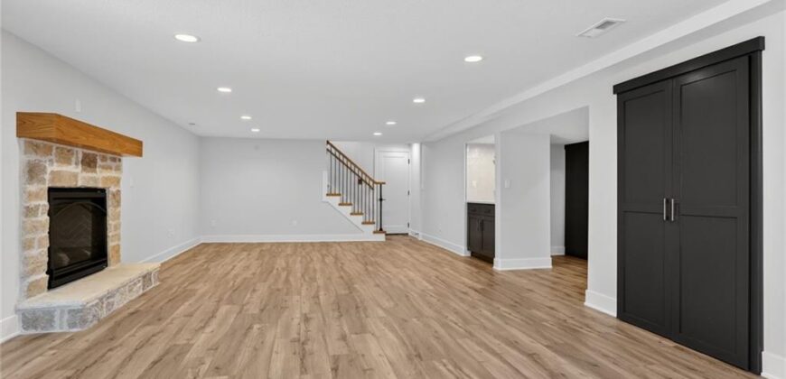 8206 NW Miami Street, Weatherby Lake, MO 64152