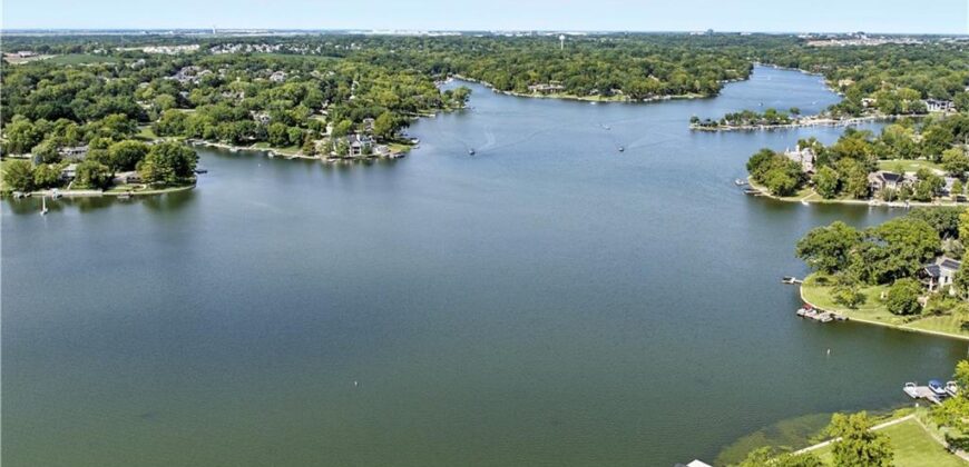 8206 NW Miami Street, Weatherby Lake, MO 64152