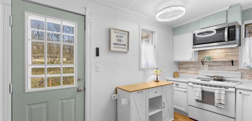 6 W 12th Street, Parkville, MO 64152