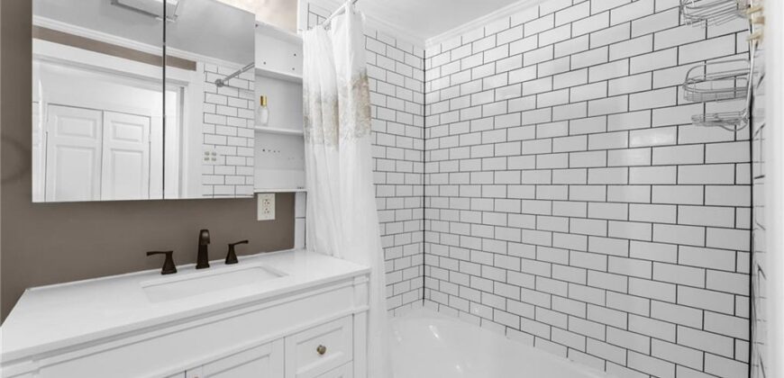 6 W 12th Street, Parkville, MO 64152