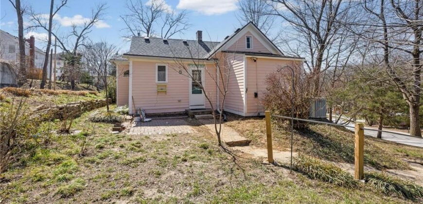 6 W 12th Street, Parkville, MO 64152