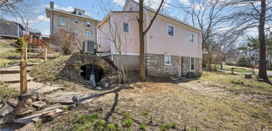 6 W 12th Street, Parkville, MO 64152