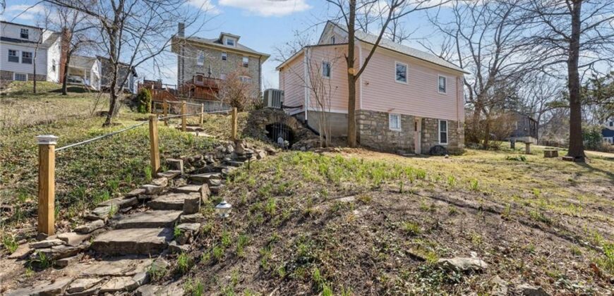 6 W 12th Street, Parkville, MO 64152