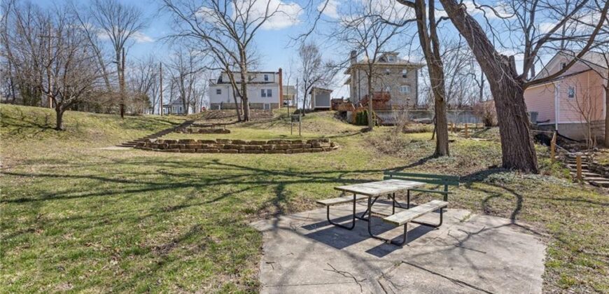 6 W 12th Street, Parkville, MO 64152