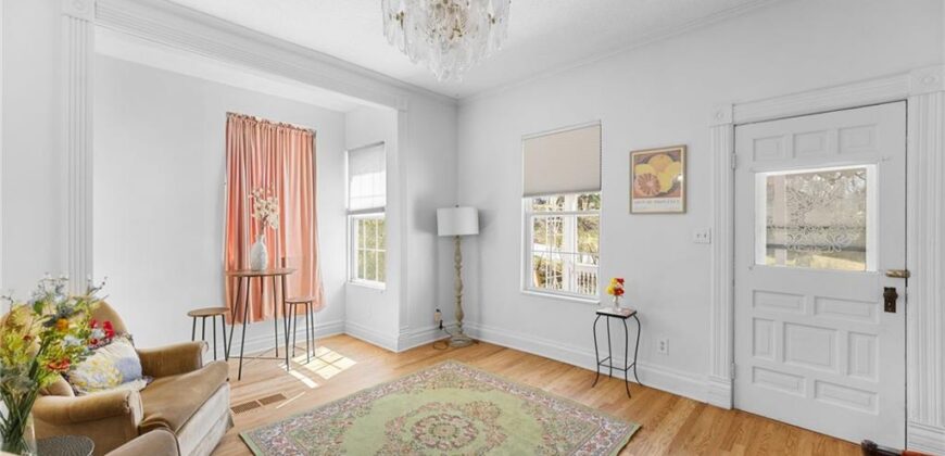 6 W 12th Street, Parkville, MO 64152