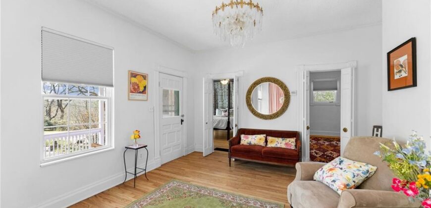 6 W 12th Street, Parkville, MO 64152