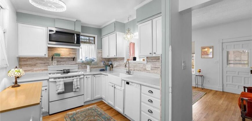 6 W 12th Street, Parkville, MO 64152