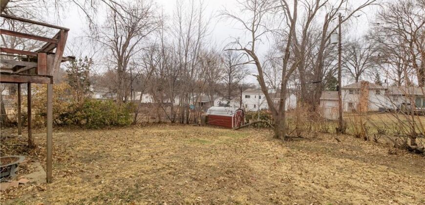 1903 NE 65th Street, Gladstone, MO 64118