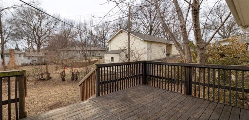 1903 NE 65th Street, Gladstone, MO 64118