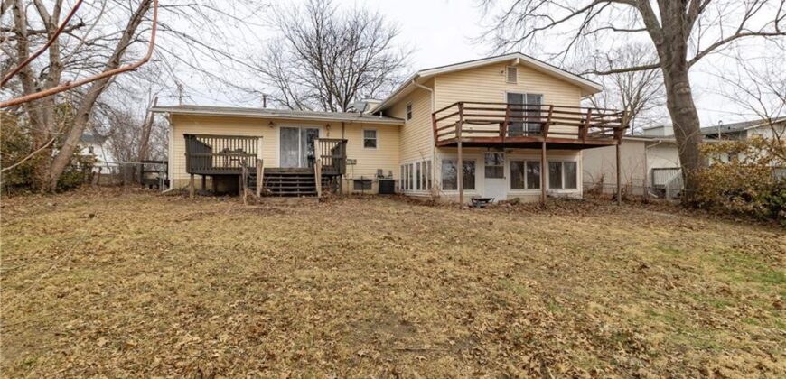 1903 NE 65th Street, Gladstone, MO 64118