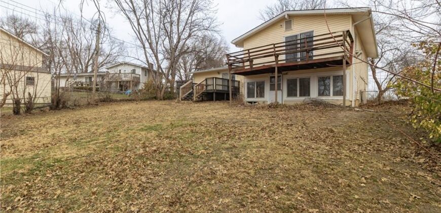 1903 NE 65th Street, Gladstone, MO 64118