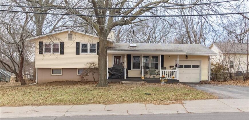 1903 NE 65th Street, Gladstone, MO 64118