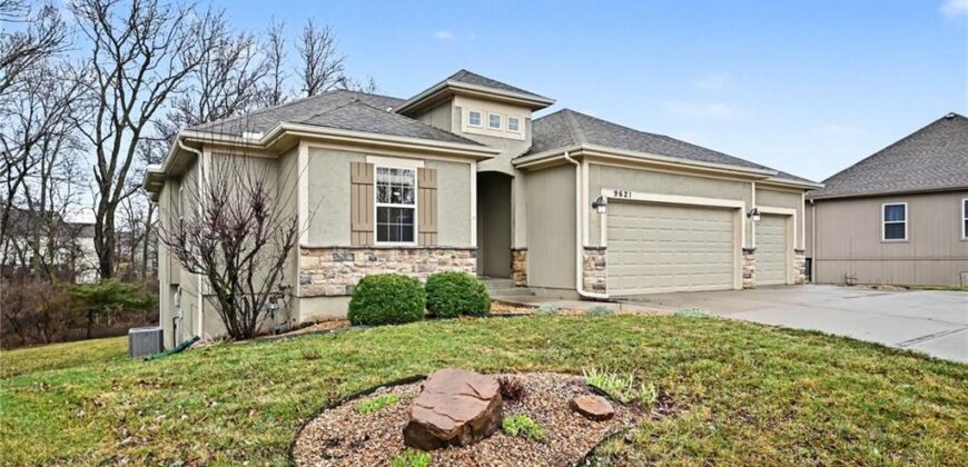 9621 N Adrian Avenue, Kansas City, MO 64154