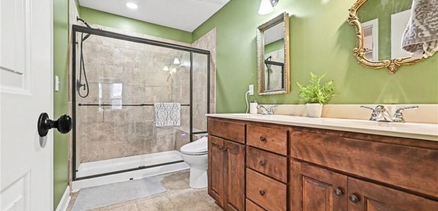 9621 N Adrian Avenue, Kansas City, MO 64154