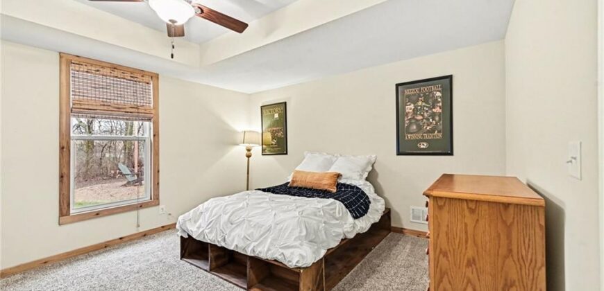 9621 N Adrian Avenue, Kansas City, MO 64154