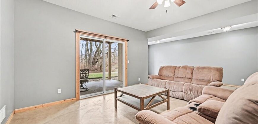 9621 N Adrian Avenue, Kansas City, MO 64154