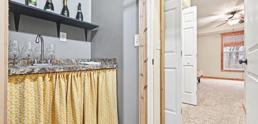 9621 N Adrian Avenue, Kansas City, MO 64154