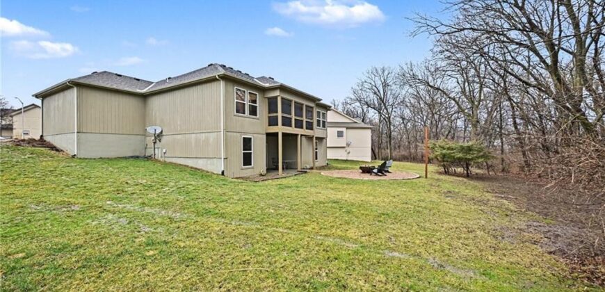 9621 N Adrian Avenue, Kansas City, MO 64154