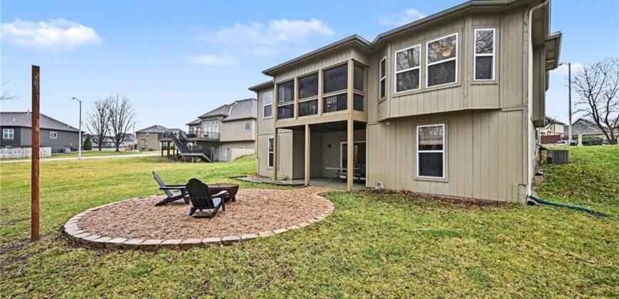 9621 N Adrian Avenue, Kansas City, MO 64154