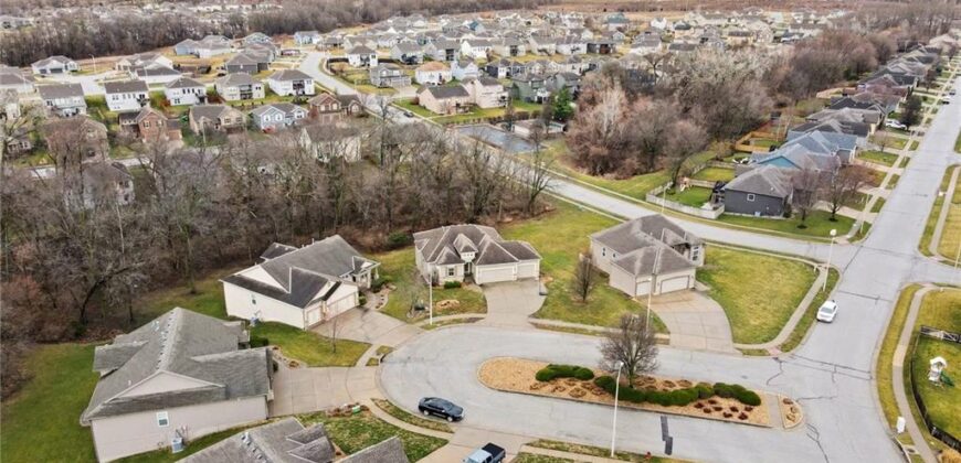 9621 N Adrian Avenue, Kansas City, MO 64154