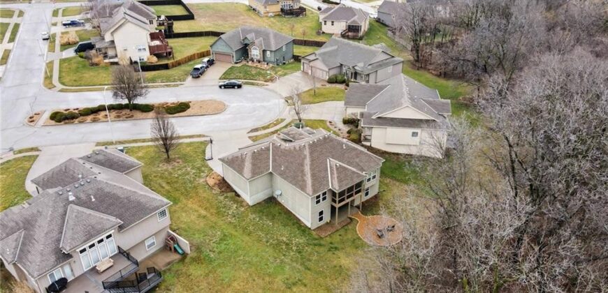 9621 N Adrian Avenue, Kansas City, MO 64154