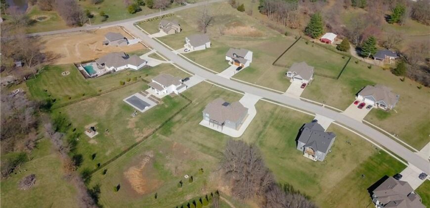 13504 Oakridge Drive, Kearney, MO 64060
