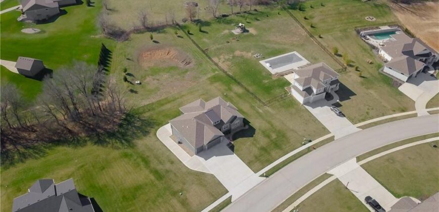 13504 Oakridge Drive, Kearney, MO 64060