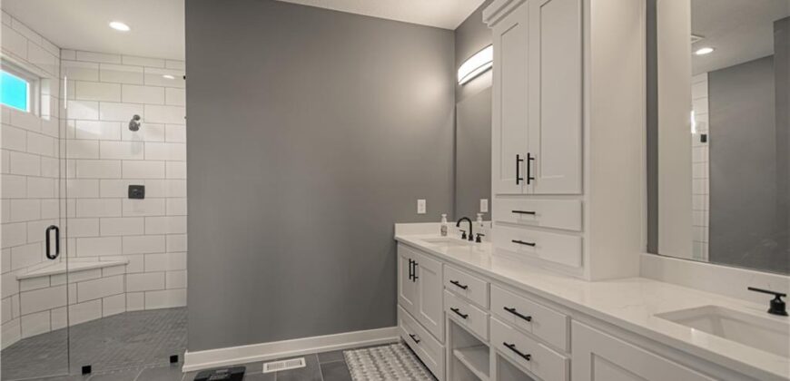 13504 Oakridge Drive, Kearney, MO 64060