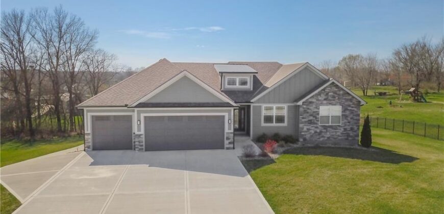 13504 Oakridge Drive, Kearney, MO 64060