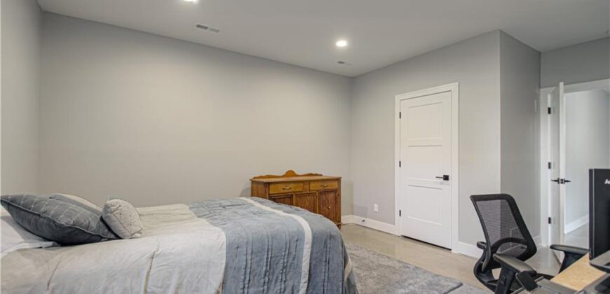 13504 Oakridge Drive, Kearney, MO 64060