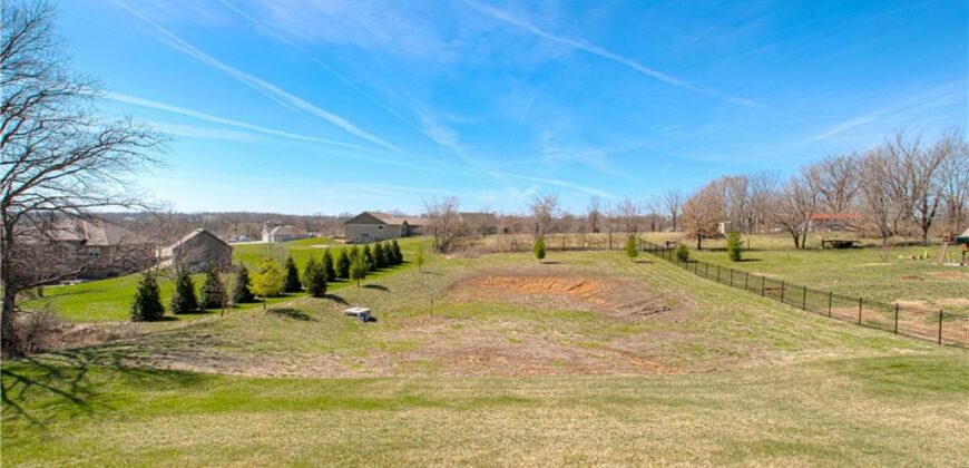 13504 Oakridge Drive, Kearney, MO 64060
