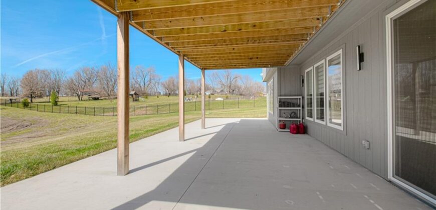 13504 Oakridge Drive, Kearney, MO 64060
