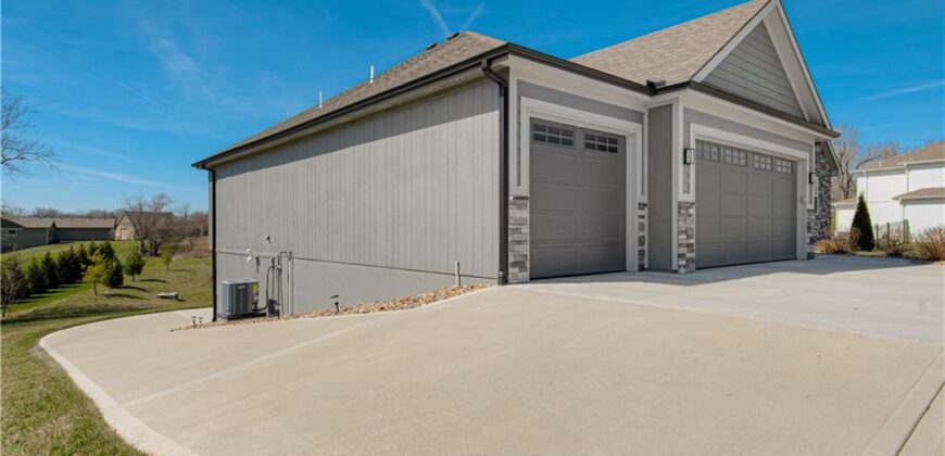 13504 Oakridge Drive, Kearney, MO 64060