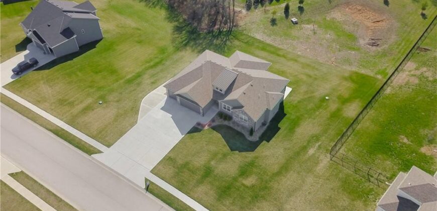 13504 Oakridge Drive, Kearney, MO 64060