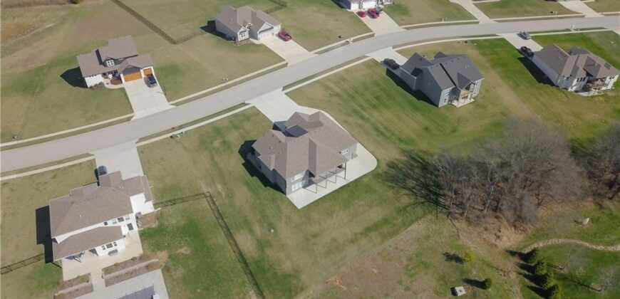 13504 Oakridge Drive, Kearney, MO 64060
