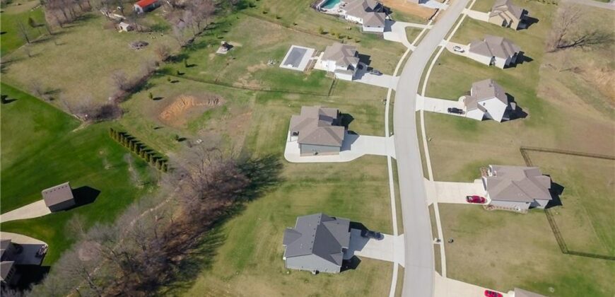 13504 Oakridge Drive, Kearney, MO 64060
