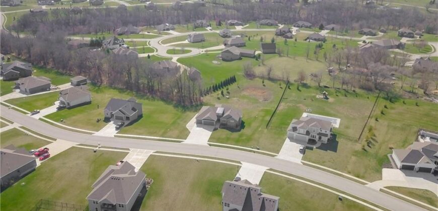 13504 Oakridge Drive, Kearney, MO 64060