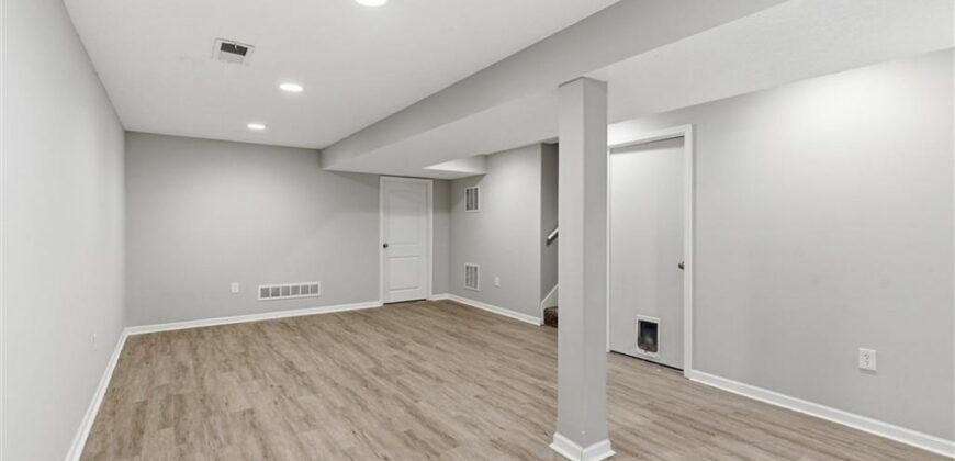 11020 N Jefferson Street, Kansas City, MO 64155