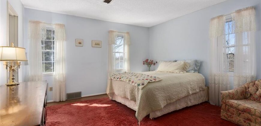 7137 NW Winter Avenue, Kansas City, MO 64152