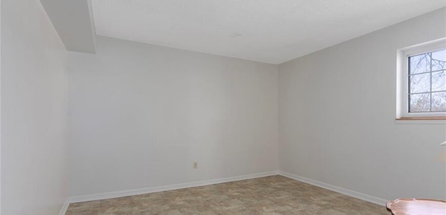 7137 NW Winter Avenue, Kansas City, MO 64152