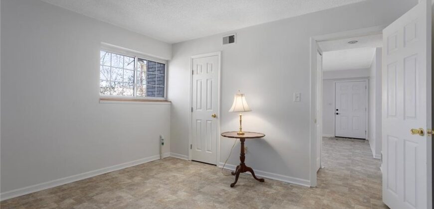 7137 NW Winter Avenue, Kansas City, MO 64152