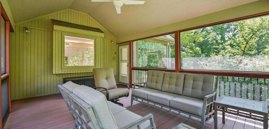 6112 N Mattox Road, Kansas City, MO 64151